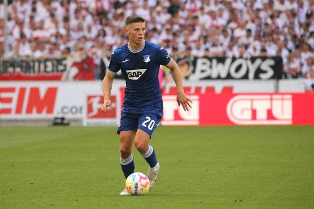 Stuttgart, Fußball Bundesliga, Saison 2022 2023, VfB Stuttgart vs TSG 1899 Hoffenheim , Finn Ole Becker Hoffenheim In accordance with the regulations of the DFL Deutsche Fußball Liga, it is prohibited to use or have used photographs taken in the stadium or of the match in the form of sequence pictures or video-like photo series.