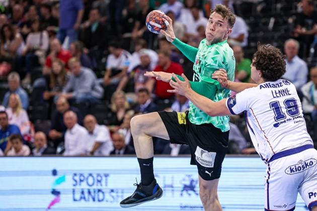 Sport Themen der Woche KW21 Handball I Herren I Saison 2022 2023 I Final 4 - Halbfinale I EHF European League I Montpellier HB - Füchse Berlin I 27.05.2023 Lasse Andersson (11, Füchse Berlin) gegen Arthur Lenne (19, Montpellier HB) Flensburg Campushalle Schleswig-Holstein Deutschland *** Handball I Men I Season 2022 2023 I Final 4 Semifinal I EHF European League I Montpellier HB Füchse Berlin I 27 05 2023 Lasse Andersson 11, Füchse Berlin vs Arthur Lenne 19, Montpellier HB Flensburg Campushalle Schleswig Holstein Germany Copyright: xLobecax xIngridxAnderson-Jensenx