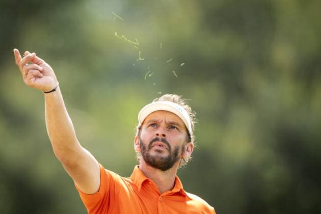 Sport Bilder des Tages CROMVOIRT - Joost Luiten looks at the wind direction during the 103rd edition of the KLM Open golf tournament. The KLM Open counts as a qualifying tournament for the US Open. AP SANDER KING xVIxANPxSportx xxANPxIVx 470398686 originalFilename: 470398686.jpg