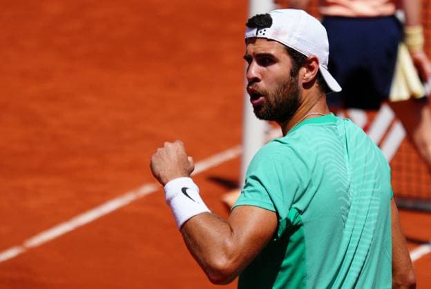 Mandatory Credit: Photo by Javier Garcia Shutterstock (13925675ae) Karen Khachanov celebrates taking the third set after being two sets down French Open Tennis, Day 1, Roland Garros, Paris, France - 28 May 2023 French Open Tennis, Day 1, Roland Garros, Paris, France - 28 May 2023  Copyright: xJavierxGarcia Shutterstockx 13925675ae