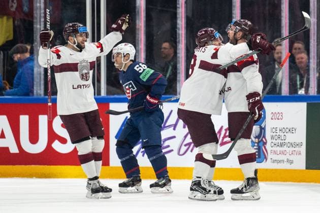 Sport Themen der Woche KW21 230528 Roberts Bukarts of Latvia celebrates with teammates after scoring 0-1 during the 2023 IIHF Ice hockey, Eishockey World Championship, WM, Weltmeisterschaft bronze medal game between USA and Latvia on May 28, 2023 in Tampere. Photo: Joel Marklund BILDBYRAN kod JM JM0488 bbeng ishockey ice hockey ishockey-vm 2023 ishockey-vm vm 2023 iihf ice hockey world championship bronsmatch usa united states latvia lettland jubel *** 230528 Roberts Bukarts of Latvia celebrates with teammates after scoring 0 1 during the 2023 IIHF Ice Hockey World Championship bronze medal game between USA and Latvia on May 28, 2023 in Tampere Photo Joel Marklund BILDBYRAN kod JM JM0488 bbeng ishockey ice hockey ishockey vm 2023 ishockey vm vm vm 2023 iihf ice hockey world championship bronsmatch usa united states latvia lettland jubel  Copyright: JOELxMARKLUND BB230528JM031
