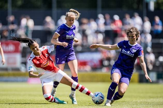 FLYERALARM Women Football Bundesliga, 1 FC Koeln SGS Essen 28 05 2023 Genessee Puntigam 1 FC Koeln, 13 , Antonia Baass SGS Essen, 7 , Anja Pfluger SGS Essen, 21 FLYERALARM Women Football Bundesliga, 1 FC Koeln SGS Essen, Koeln, Geissbockheim DFB REGULATIONS PROHIBIT ANY USE OF PHOTOGRAPHS AS IMAGE SEQUENCES AND OR QUASI VIDEO Copyright: xBEAUTIFULxSPORTS Wunderlx