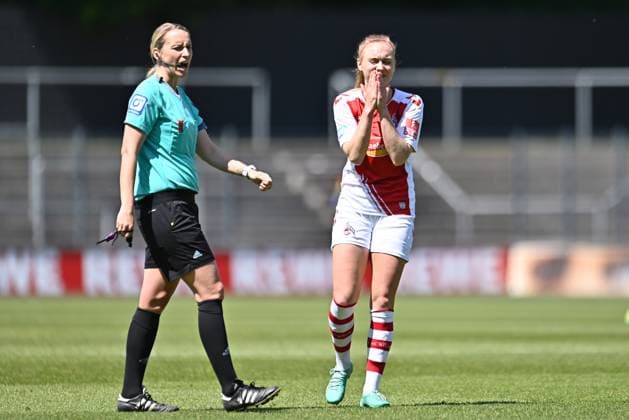 Soccer Women Flyeralarm Bundesliga Season 2022 2023 22 Matchday 1 FC Köln SGS Essen on 28 05 2023 at Franz Kremer Stadium in Cologne referee Kathrin Heimann, left Sarah Maria Puntigam 1 FC Köln , right DFB regulations prohibit any use of photographs as image sequences and or quasi video North Rhine Westphalia Germany
