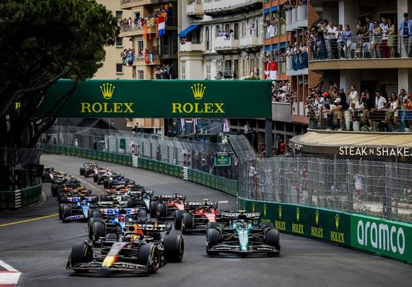 Formel 1, GP von Monaco, Das Rennen MONACO - Max Verstappen (Red Bull Racing) takes the lead at the start of the Monaco Grand Prix. ANP REMKO DE WAAL netherlands out - belgium out MONACO xVIxxIVx 470410336 originalFilename: 0258125359st.jpg