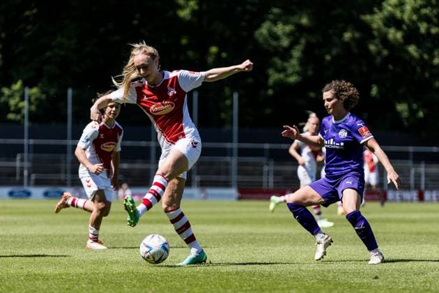 FLYERALARM Women Football Bundesliga, 1 FC Koeln SGS Essen 28 05 2023 Sarah Puntigam 1 FC Koeln, 17 , Anja Pfluger SGS Essen, 21 FLYERALARM Women Football Bundesliga, 1 FC Koeln SGS Essen, Koeln, Geissbockheim DFB REGULATIONS PROHIBIT ANY USE OF PHOTOGRAPHS AS IMAGE SEQUENCES AND OR QUASI VIDEO Copyright: xBEAUTIFULxSPORTS Wunderlx