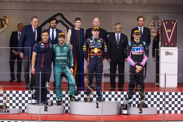 Formel 1, GP von Monaco, Fürst Albert und Fürstin Charlene Podium, BEN SULAYEM Mohammed (uae), President of the FIA, HSH Princess Charlene of Monaco, also known as Charlene Lynette Wittstock, HSH Prince Albert II of Monaco, ALONSO Fernando (spa), Aston Martin F1 Team AMR23, VERSTAPPEN Max (ned), Red Bull Racing RB19, OCON Esteban (fra), Alpine F1 Team A523, Al-Sultan Abdullah Ri™ayatuddin Al-Mustafa Billah Shah ibni Almarhum Sultan Haji Ahmad Shah Al-Musta™in Billah during the Formula 1 Grand Prix de Monaco 2023, 6th round of the 2023 Formula One World Championship, WM, Weltmeisterschaft from May 26 to 28, 2023 on the Circuit de Monaco, in Monaco - F1 - MONACO GRAND PRIX 2023 - RACE DPPI Panoramic 00123013__DE_6994