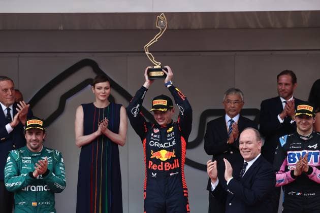 Formel 1, GP von Monaco, Fürst Albert und Fürstin Charlene F1 Grand Prix Of Monaco Fernando Alonso of Aston Martin Aramco, Princess Charlene of Monaco, Max Verstappen of Red Bull Racing, Prince Albert II of Monaco and Esteban Ocon of Alpine on the podium after the Formula 1 Grand Prix of Monaco at Circuit de Monaco in Monaco on May 28, 2023. Monaco Monaco  Copyright: xJakubxPorzyckix originalFilename:porzycki-f1grandp230528_npbuw.jpg