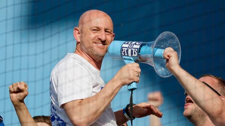 Sport Themen der Woche KW21 Sport Bilder des Tages Trainer Torsten Lieberknecht (SV Darmstadt 98) auf dem Zaun. 28.05.2023, Fussball, 2. Bundesliga, SpVgg Greuther Fuerth - SV Darmstadt 98, GER, Fuerth, Sportpark Ronhof Thomas Sommer, DFL REGULATIONS PROHIBIT ANY USE OF PHOTOGRAPHS AS IMAGE SEQUENCES AND OR QUASI-VIDEO. *** Coach Torsten Lieberknecht SV Darmstadt 98 on the fence 28 05 2023, Football, 2 Bundesliga, SpVgg Greuther Fuerth SV Darmstadt 98, GER, Fuerth, Sportpark Ronhof Thomas Sommer, DFL REGULATES PROHIBIT ANY USE OF PHOTOGRAPHS AS IMAGE SEQUENCES AND OR QUASI VIDEO Copyright: HMBxMedia xHeikoxBecker