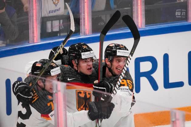 Eishockey, WM, Finale, Kanada - Deutschland John Peterka 33, GER celebrating a goal wit team mates during the 2023 IIHF Ice hockey, Eishockey World Championship, WM, Weltmeisterschaft gold medal match between Canada - Germany at the Nokia Arena on 28. May 2023 in Tampere, Finland. (KALLE PARKKINEN Newspix24)  Copyright: xKallexParkkinenx np24282058542