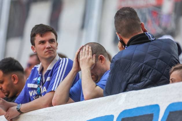 Sport Themen der Woche KW21 27.05.2023, Fussball, Saison 2022 2023, 1. Bundesliga, 34. Spieltag, RB Leipzig - FC Schalke 04, Fans des FC Schalke 04 sind enttäuscht. Leipzig Red Bull Arena Sachsen Deutschland xRHR-FOTO TRx *** 27 05 2023, Football, 2022 2023 season, 1 Bundesliga, 34 match day, RB Leipzig FC Schalke 04, FC Schalke 04 fans are disappointed Leipzig Red Bull Arena Saxony Germany xRHR PHOTO TRx Copyright: RHR-FOTOx RHR-FOTO TR