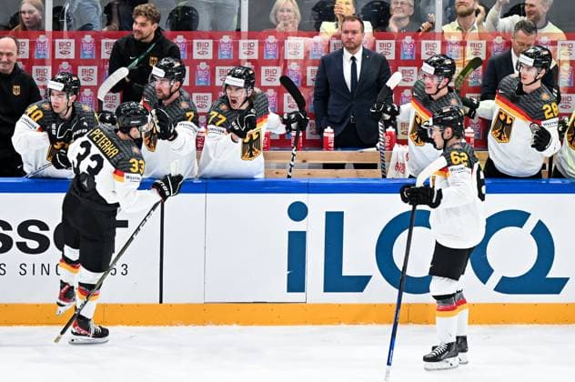 Goal celebration joy John Jason Peterka 33, German Ice Hockey Federation, Germany Germany, Team Germany Maximilian Kastner 7, German Ice Hockey Federation, Germany Germany, Team Germany Daniel Fischbuch 77, German Ice Hockey Federation, Germany Germany, Team Germany and the rest of the team Canada vs Germany, Ice Hockey, Ice Hockey World Championship , Final, 28 05 2023, Canada vs Germany, Ice Hockey, Ice Hockey World Championship , Final, 28 05 2023 Tampere Copyright: xEibner-Pressefotox xBirgitxHaefnerx EP_BHF