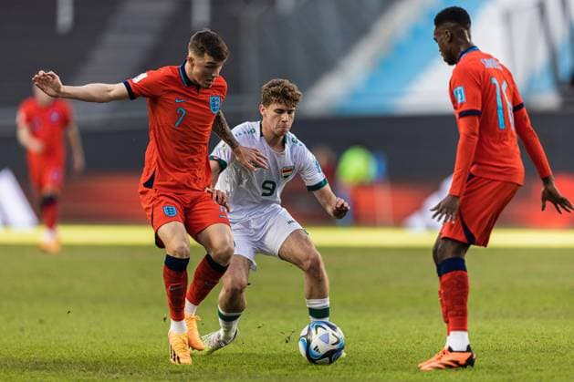 Fußball, U20 WM, Irak - England FIFA U20 WORLD CUP Iraque x Inglaterra LA PLATA, BA - 28.05.2023: FIFA U20 WORLD CUP IRAQUE X INGLATERRA - La Plata, Argentina. 28 May 2023. Alfie DEVINE of England U-20 during the FIFA U-20 World Cup group game between Iraq and England at La Plata Stadium. (Photo: Sporteo Fotoarena) x2380281x  Sporteo
