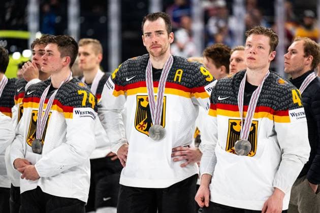 230528 Justin Schutz, Marcel Noebels and Jonas Müller of Germany looks dejected after the 2023 IIHF Ice Hockey World Championship final game between Canada and Germany on May 28, 2023 in Tampere Photo Joel Marklund BILDBYRAN kod JM JM0489 bbeng ishockey ice hockey ishockey vm 2023 ishockey vm vm vm 2023 iihf ice hockey world championship final canada canada germany germany depp  Copyright: JOELxMARKLUND BB230528JM152