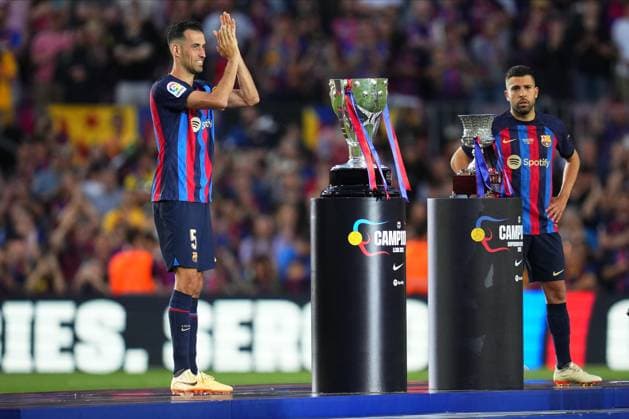 Bilder des Jahres 2023, Sport 05 Mai Sport Themen der Woche KW21 Sport Bilder des Tages ESP: FC Barcelona, Barca RCD Mallorca. La Liga Santander Sergio Busquets and Jordi Alba during his farewell as a FC Barcelona player during the La Liga match between FC Barcelona and RCD Mallorca played at Spotify Camp Nou Stadium on May 28, 2023 in Barcelona, Spain. kpng Copyright: xColasxBuerax xPRESSINPHOTOx PS_230528_515
