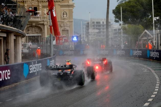 11 PEREZ Sergio (mex), Red Bull Racing RB19, 63 RUSSELL George (gbr), Mercedes AMG F1 Team W14, action during the Formula 1 Grand Prix de Monaco 2023, 6th round of the 2023 Formula One World Championship, WM, Weltmeisterschaft from May 26 to 28, 2023 on the Circuit de Monaco, in Monaco - F1 - MONACO GRAND PRIX 2023 - RACE DPPI Panoramic  20230528_F12023GP07MCO_JK036794
