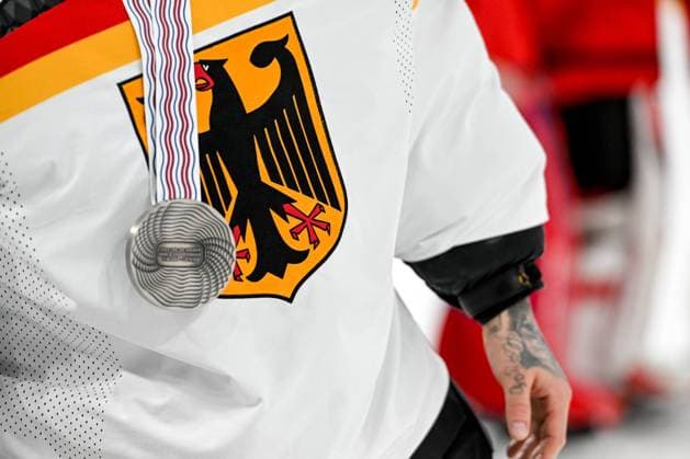 Sport Themen der Woche KW21 Sport Bilder des Tages TAMPERE, FINLAND - MAY 28: The silver medal won by Team Germany during the 2023 IIHF Ice hockey, Eishockey World Championship, WM, Weltmeisterschaft Finland - Latvia game between Canada and Germany at Nokia Arena on May 28, 2023 in Tampere, Finland. Tampere Nokia Arena Finland *** TAMPERE, FINLAND MAY 28 The silver medal won by Team Germany during the 2023 IIHF Ice Hockey World Championship Finland Latvia game between Canada and Germany at Nokia Arena on May 28, 2023 in Tampere, Finland Tampere Nokia Arena Finland  Copyright: xJustPictures.ch AndreaxBrancax