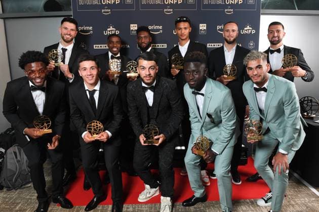 30 Arthur DESMAS (hac) - 27 Niels NKOUNKOU (asse) - 17 Jean-Philippe KRASSO (asse) - 24 Michael Amir RICHARDSON (hac) - 22 Victor LEKHAL (hac) - 05 Yoann BARBET (fcgb) - 11 Josh MAJA (fcgb) - 06 Benjamin BOUCHOUARI (asse) - 09 Georges MIKAUTADZE (fcm) - 93 Arouna SANGANTE (hac) - 22 Kevin VAN DEN KERKHOF (scb) during the ceremony for the UNFP Trophies on May 28, 2023 in Paris, France. FOOTBALL : 31e Ceremonie des Trophees UNFP - Paris - 28 05 2023 Pool Panoramic 