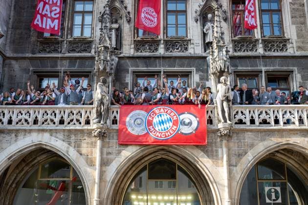 Bilder des Jahres 2023, Sport 05 Mai Sport Themen der Woche KW21 Sport Bilder des Tages Die Teams auf dem Balkon, FC Bayern Muenchen Herren und FC Bayern Muenchen Frauen, Meisterfeier im Rathaus am Marienplatz Muenchen, Fussball, 1. Bundesliga, 28.05.2023 Muenchen Bayern Deutschland *** The teams on the balcony, FC Bayern Muenchen men and FC Bayern Muenchen women, championship celebration in the city hall at Marienplatz Munich, football, 1 Bundesliga, 28 05 2023 Munich Bavaria Germany Copyright: xkolbert-press UlrichxGamelx