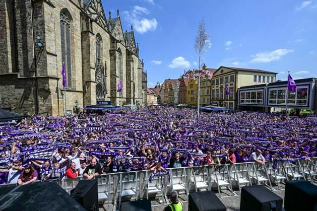 filled market place, promotion celebration VfL Osnabrueck, football, 3 league, 28 05 2023 Osnabrueck Lower Saxony Germany Copyright: xkolbert-press MarcxNiemeyerx