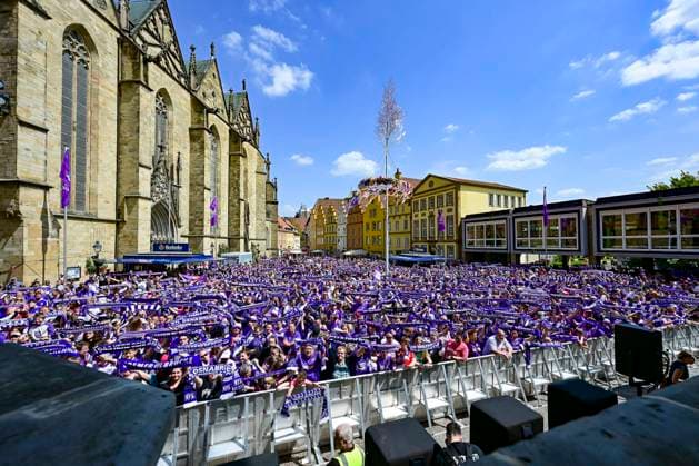 filled market place, promotion celebration VfL Osnabrueck, football, 3 league, 28 05 2023 Osnabrueck Lower Saxony Germany Copyright: xkolbert-press MarcxNiemeyerx