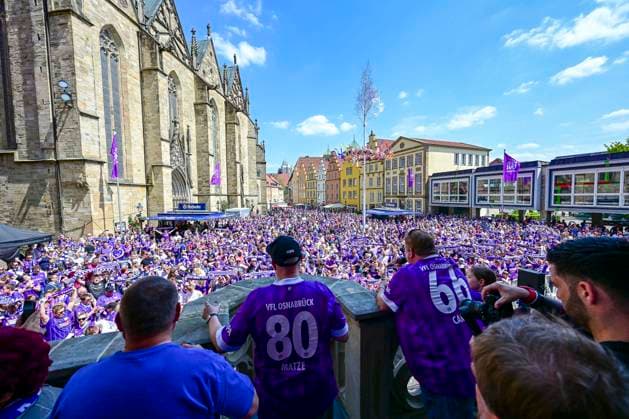 filled market place, promotion celebration VfL Osnabrueck, football, 3 league, 28 05 2023 Osnabrueck Lower Saxony Germany Copyright: xkolbert-press MarcxNiemeyerx