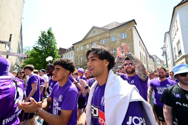 Fan march to the market place with the team, promotion celebration VfL Osnabrueck, football, 3 league, 28 05 2023 Osnabrueck Lower Saxony Germany Copyright: xkolbert-press MarcxNiemeyerx
