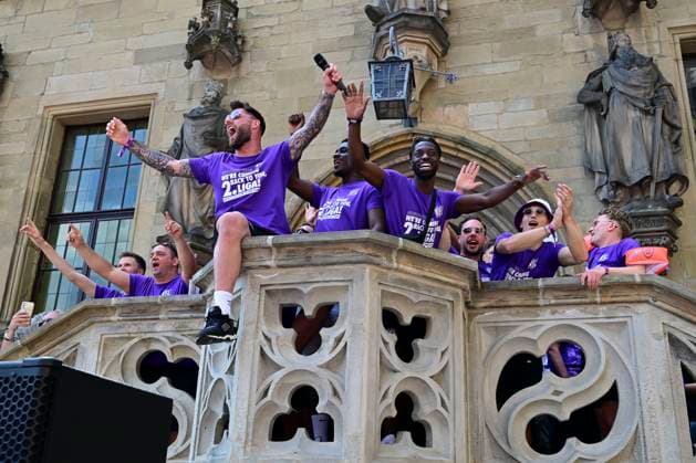 Team on the steps of the town hall, promotion celebration VfL Osnabrueck, football, 3 league, 28 05 2023 Osnabrueck Lower Saxony Germany Copyright: xkolbert-press MarcxNiemeyerx