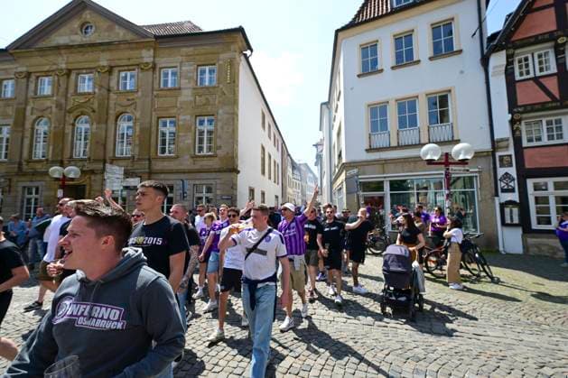 Fan march to the market place with the team, promotion celebration VfL Osnabrueck, football, 3 league, 28 05 2023 Osnabrueck Lower Saxony Germany Copyright: xkolbert-press MarcxNiemeyerx