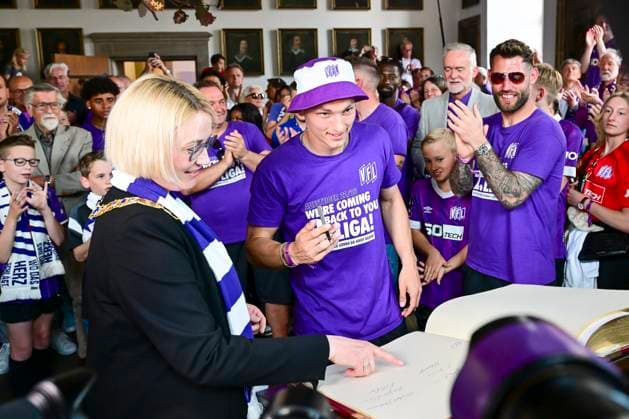Entry in the golden book of the city, promotion celebration VfL Osnabrueck, football, 3 league, 28 05 2023 Osnabrueck Lower Saxony Germany Copyright: xkolbert-press MarcxNiemeyerx