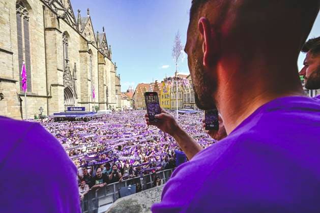 Team celebrates with the fans, promotion celebration VfL Osnabrueck, football, 3 league, 28 05 2023 Osnabrueck Lower Saxony Germany Copyright: xkolbert-press MarcxNiemeyerx