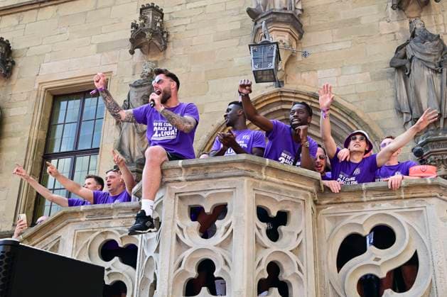 Team on the steps of the town hall, promotion celebration VfL Osnabrueck, football, 3 league, 28 05 2023 Osnabrueck Lower Saxony Germany Copyright: xkolbert-press MarcxNiemeyerx