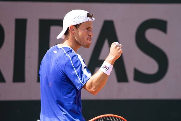 TENNIS - ATP, Tennis Herren French Open 2023 PARIS,FRANCE,29.MAY.23 - TENNIS - ATP World Tour, French Open, Roland Garros, Grand Slam. Image shows the rejoicing of Diego Schwartzman (ARG).  GEPAxpictures xFrancoisxAsal