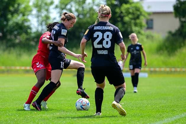 29 05 2023, GER, Soccer, 2 Women Bundesliga 2022 2023, SG 99 Andernach 1 FC Köln U20 Vanessa Zilligen 15 Andernach claims the ball Andernach Stadium Rheinland Pfalz Germany