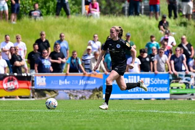 29 05 2023, GER, Football, 2 Women Bundesliga 2022 2023, SG 99 Andernach 1 FC Köln U20 Julia Schermuly 10 Andernach goes ahead with the ball Andernach Stadium Rheinland Pfalz Germany