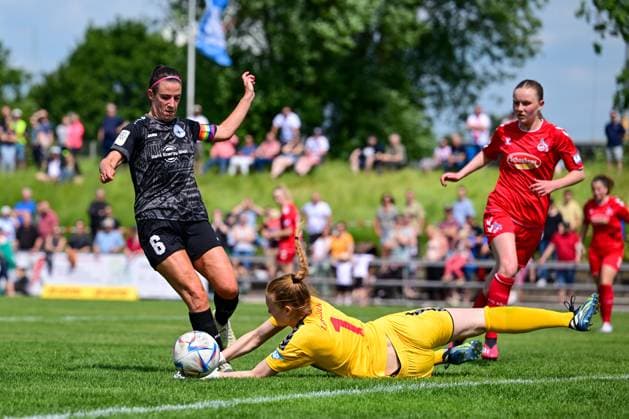 29 05 2023, GER, Football, 2 Women Bundesliga 2022 2023, SG 99 Andernach 1 FC Köln U20 Lisa Kossmann 6 Andernach umspielt Lisa Kossmann 6 Andernach Andernach Stadium Rheinland Pfalz Germany.