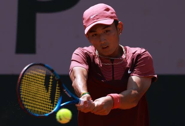 (230529) -- PARIS, May 29, 2023 -- Shang Juncheng of China returns the ball during the men s singles first round match against Juan Pablo Varillas of Peru at the French Open tennis tournament at Roland Garros in Paris, France, May 29, 2023. ) (SP)FRANCE-PARIS-TENNIS-ROLAND GARROS-FRENCH OPEN-MEN S SINGLES GaoxJing 