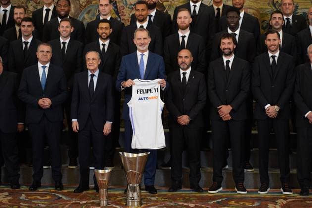 Sport Themen der Woche KW22 Sport Bilder des Tages Spanish King Felipe VI,Florentino Perez during meeting with Real Madrid as winner of Euroliga 2022 2023 in Madrid on Monday, 29 May 2023 Cordon Press *** Spanish King Felipe VI,Florentino Perez during meeting with Real Madrid as winner of Euroleague 2022 2023 in Madrid on Monday, 29 May 2023 Cordon Press 