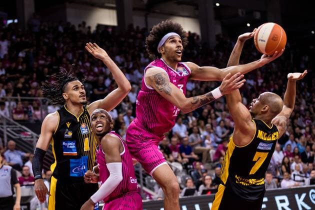 Sport Themen der Woche KW22 Sport Bilder des Tages easyCredit Basketball Bundesliga Playoffs HF1, Telekom Baskets Bonn vs. MHP Riesen Ludwigsburg, 29.05.2023 Jonathan Baehre (MHP Riesen Ludwigsburg, 1), TJ Shorts II (Telekom Baskets Bonn, 0), Tyson Ward (Telekom Baskets Bonn, 3), Shonn Miller (MHP Riesen Ludwigsburg, 7) easyCredit Basketball Bundesliga, Playoffs Halbfinale, Spiel 1, Telekom Baskets Bonn vs. MHP Riesen Ludwigsburg, 29.05.2023 *** easyCredit Basketball Bundesliga Playoffs HF1, Telekom Baskets Bonn vs MHP Riesen Ludwigsburg, 29 05 2023 Jonathan Baehre MHP Riesen Ludwigsburg, 1 , TJ Shorts II Telekom Baskets Bonn, 0 , Tyson Ward Telekom Baskets Bonn, 3 , Shonn Miller MHP Riesen Ludwigsburg, 7 easyCredit Basketball Bundesliga, Playoffs Semifinals, Game 1, Telekom Baskets Bonn vs MHP Riesen Ludwigsburg, 29 05 2023 Copyright: xBEAUTIFULxSPORTS Wunderlx
