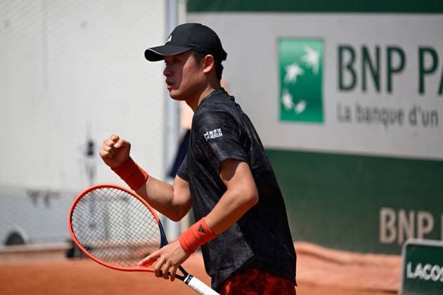 (230530) -- PARIS, May 30, 2023 -- Wu Yibing of China celebrates during the men s singles first round match against Roberto Bautista Agut of Spain at the French Open tennis tournament at Roland Garros in Paris, France, May 29, 2023. (Photo by Xinhua) (SP)FRANCE-PARIS-TENNIS-ROLAND GARROS-FRENCH OPEN-MEN S SINGLES JulienxMattia 