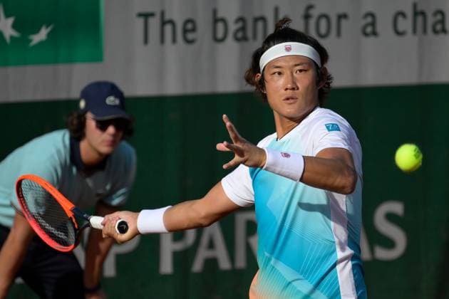 (230530) -- PARIS, May 30, 2023 -- Zhang Zhizhen of China hits a return during the men s singles first round match against Susan Lajovic of Serbia at the French Open tennis tournament at Roland Garros in Paris, France, May 29, 2023. (Photo by Xinhua) (SP)FRANCE-PARIS-TENNIS-ROLAND GARROS-FRENCH OPEN-MEN S SINGLES JulienxMattia 