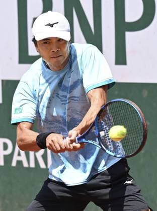 Tennis: French Open Japan s Taro Daniel plays against Christopher O Connell of Australia in the men s singles first round of the French Open tennis tournament at Roland Garros in Paris on May 29, 2023.  A14AA0001530295P 