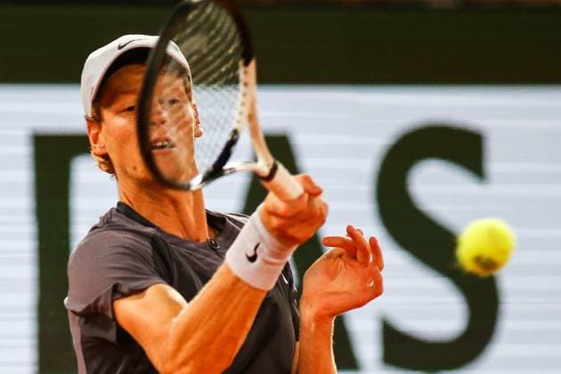 2023 French Open - Day Two Jannik SINNER (ITA) in action during his match against Alexandre MULLER (FRA) on Philippe-CHATRIER court in The French Open Roland Garros 2023 tennis tournament day two. Paris France  Copyright: xIbrahimxEzzatx originalFilename:ezzat-notitle230529_np3vg.jpg