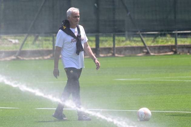 Foto Fabrizio Corradetti LaPresse 30 Maggio 2023 Roma, Italia - Allenamento AS Roma prima della Finale Europa League con il Siviglia - Centro Fulvio Bernardini - Trigoria. Nella foto: Jose™ Mourinho coach (AS Roma) May 30, 2023 Rome, Italy - AS Roma training before the Europa League Final with Sevilla - Fulvio Bernardini Center - Trigoria. In the photo: Jose™ Mourinho coach (AS Roma)  Copyright: xFabrizioxCorradetti LaPressex