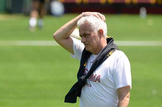 Foto Fabrizio Corradetti LaPresse 30 Maggio 2023 Roma, Italia - Allenamento AS Roma prima della Finale Europa League con il Siviglia - Centro Fulvio Bernardini - Trigoria. Nella foto: Jose™ Mourinho coach (AS Roma) May 30, 2023 Rome, Italy - AS Roma training before the Europa League Final with Sevilla - Fulvio Bernardini Center - Trigoria. In the photo: Jose™ Mourinho coach (AS Roma)  Copyright: xFabrizioxCorradetti LaPressex