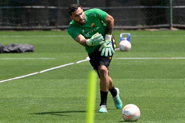 Foto Fabrizio Corradetti LaPresse 30 Maggio 2023 Roma, Italia - Allenamento AS Roma prima della Finale Europa League con il Siviglia - Centro Fulvio Bernardini - Trigoria. Nella foto: Rui Patricio (AS Roma) May 30, 2023 Rome, Italy - AS Roma training before the Europa League Final with Sevilla - Fulvio Bernardini Center - Trigoria. In the photo: Rui Patricio (AS Roma)  Copyright: xFabrizioxCorradetti LaPressex