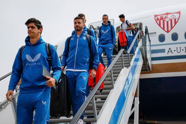 Sevilla FC s players at their arrival to Budapest airport, Hungary on 30 May 2023 where tomorrow will be played the Europa League final match between Sevilla FC and AS Roma. Sevilla FC arrives to Budapest !ACHTUNG: NUR REDAKTIONELLE NUTZUNG!  Copyright: xJulioxMunozx GRAF324 20230530-040b75e30508db736518d0a165fe82729b1bd978