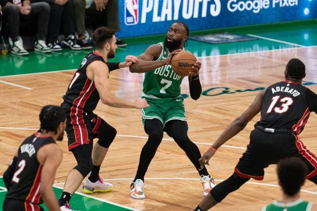 May 29, 2023, Boston Boston, Massachusetts Boston, MA, USA: BOSTON, MA - MAY 29: Jaylen Brown 7 of the Boston Celtics shoots the ball against Max Strus 31 of the Miami Heat during Game 7 of the Eastern Conference Finals 2023 NBA, Basketball Herren, USA Playoffs at TD Garden on May 29, 2023 in Boston, Massachusetts. Boston Boston USA - ZUMAp175 20230529_zsa_p175_003 Copyright: xStephenxNadlerx