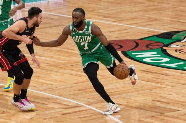 May 29, 2023, Boston Boston, Massachusetts Boston, MA, USA: BOSTON, MA - MAY 29: Jaylen Brown 7 of the Boston Celtics dribbles the ball against Max Strus 31 of the Miami Heat during Game 7 of the Eastern Conference Finals 2023 NBA, Basketball Herren, USA Playoffs at TD Garden on May 29, 2023 in Boston, Massachusetts. Boston Boston USA - ZUMAp175 20230529_zsa_p175_052 Copyright: xStephenxNadlerx