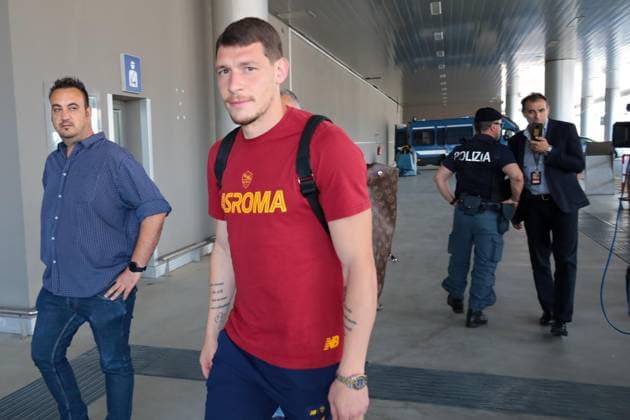 May 30, 2023, Fiumicino (Rome, Italy: AS Roma s Andrea Belotti greets the fans while the team is departing for Budapest where tomorrow will play the Europa League final against Sevilla FC, Leonardo Da Vinci airport, Fiumicino, near Rome, Italy, 30 May 2023. ANSA TELENEWS Fiumicino (Rome) Italy - ZUMAa110 20230530_zaf_a110_021 Copyright: xTelenewsx