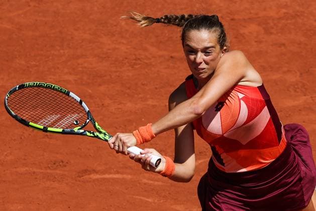 2023 French Open - Day Three LUCIA BRONZETTI (ITA) in action during her match against Ons JABEUR (TUN) on Philippe-CHATRIER court in The French Open Roland Garros 2023 tennis tournament day three. Paris France  Copyright: xIbrahimxEzzatx originalFilename:ezzat-notitle230530_npMWN.jpg